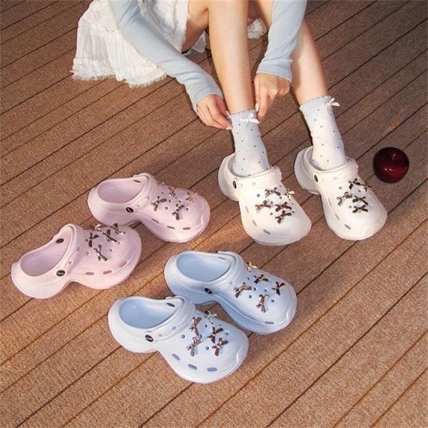  Dép cross charm nơ bạc 