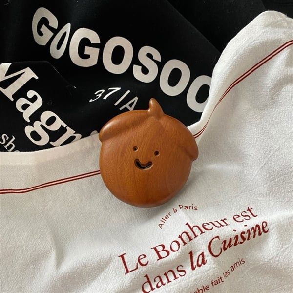  Lược gỗ massage hạt dẻ emoji 8cm 