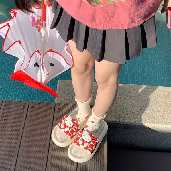 Dép Hello Kitty nổi kẻ caro đỏ 