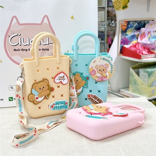  Túi silicon charm Butter Bear đeo chéo 