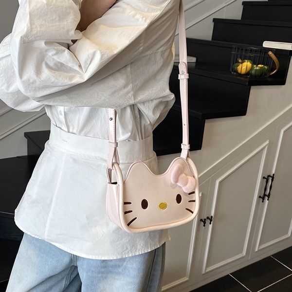  Túi da đeo chéo Hello Kitty tai nổi 