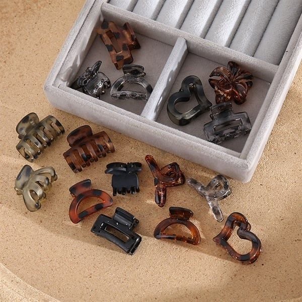  Kẹp càng cua mini trong chấm bi 