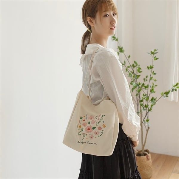  Túi tote quai mảnh vườn hoa 