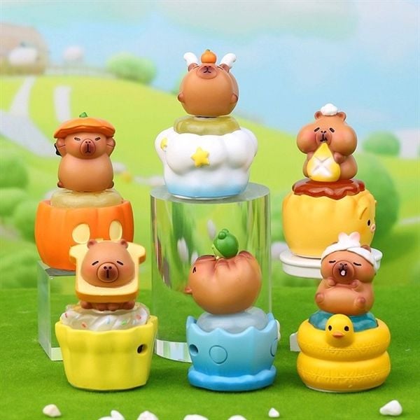  Hộp mù Capybara ngồi trên đồ có đèn 