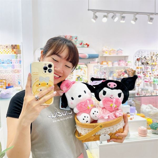  Gấu bông Sanrio ôm trái tim hoa hồng 24cm 