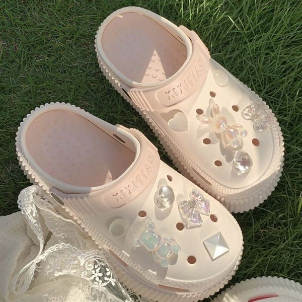  Dép cross charm kim cương gấu 