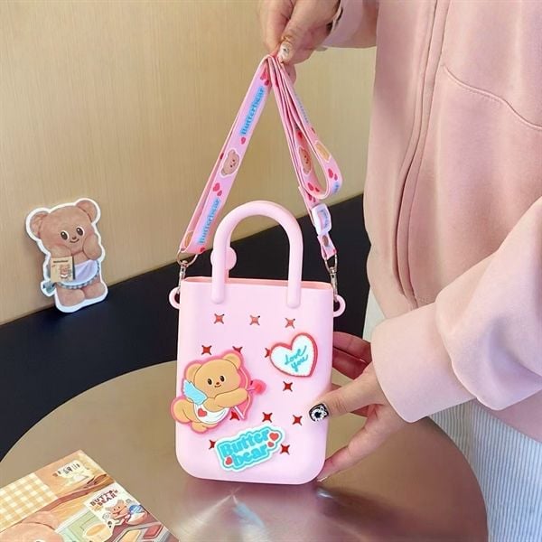  Túi silicon charm Butter Bear đeo chéo 