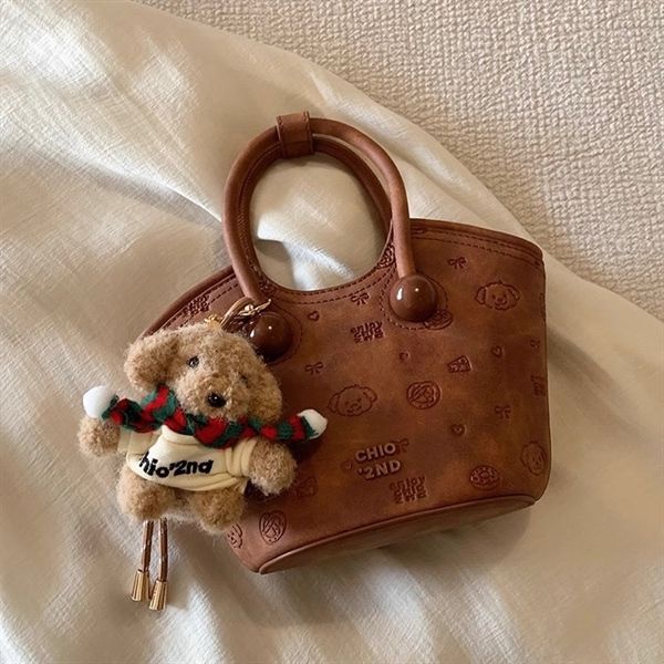  Túi Chio2nd vân gấu chìm charm cún bông 