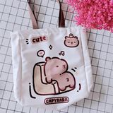  Túi tote Capybara ngồi ghế 