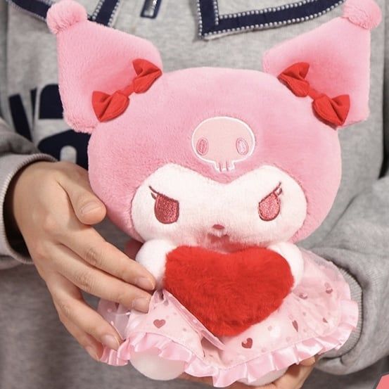  Gấu bông Sanrio ôm trái tim đỏ 23cm 