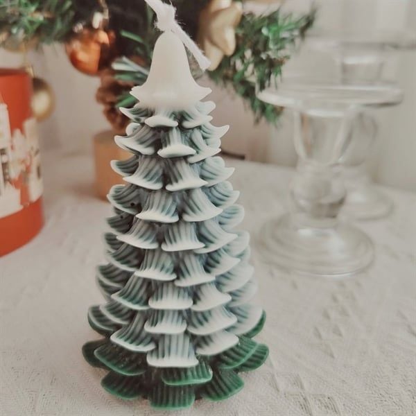  Nến thơm Giáng Sinh cây thông phủ tuyết to 14cm 