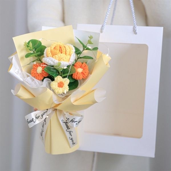  Bó hoa len 3 bông + túi giấy + đèn 
