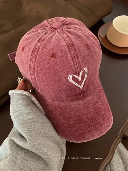  Mũ lưỡi trai vải bò trái tim vẽ 