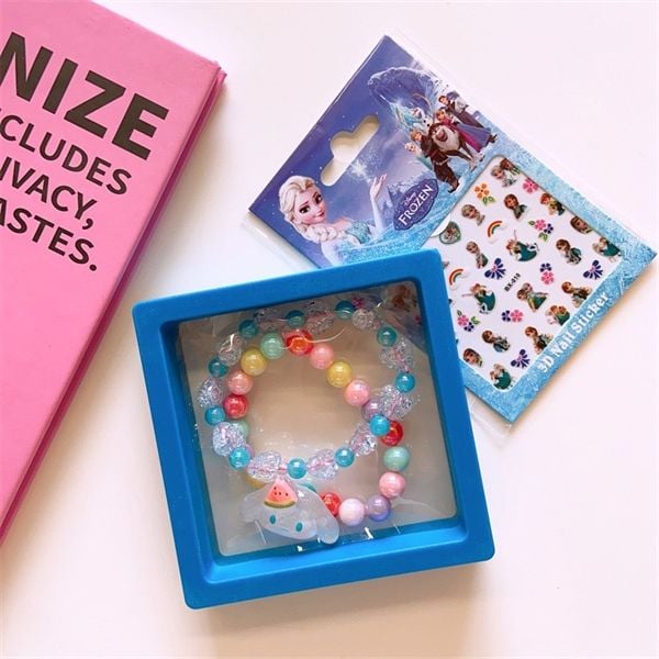  Hộp 2 vòng tay Sanrio + Sticker 