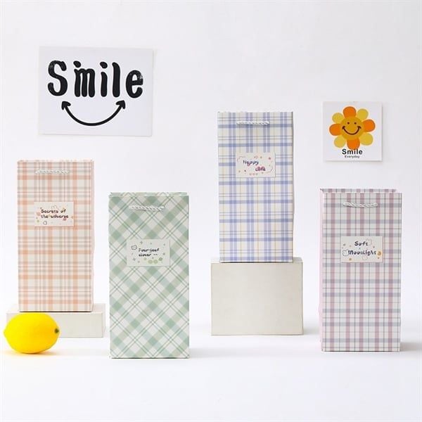  Túi quà dáng dài kẻ caro 12x10x24 