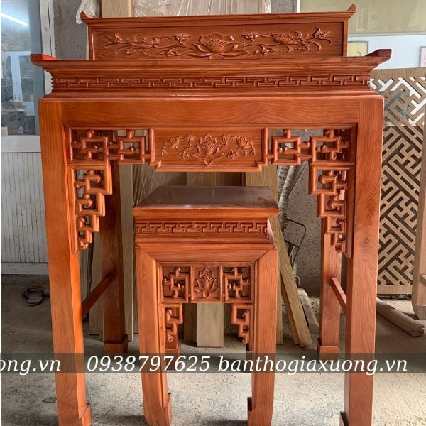 Bàn thờ Gia Tiên 2 cấp gỗ sồi (Beautiful Two-tier Oak Ancestral Altar): Nếu bạn đang tìm kiếm một bàn thờ đặc biệt để vình danh tổ tiên của mình, hãy xem qua bàn thờ gia tiên 2 cấp gỗ sồi này. Với độ bền cao và hình dáng đẹp mắt, bàn thờ này sẽ là một món đồ trang trí gia đình hoàn hảo.