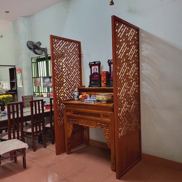Vách ngăn bàn thờ chữ vạn  -  VNB94