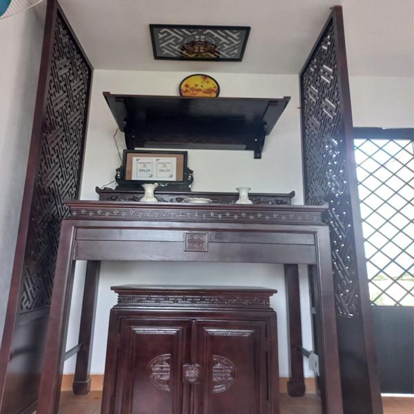 Vách ngăn bàn thờ -  VNB105