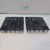 Tấm nhựa lót đáy bể lọc cho cá cảnh  màu đen - màu trắng kích cỡ 14 x14cm