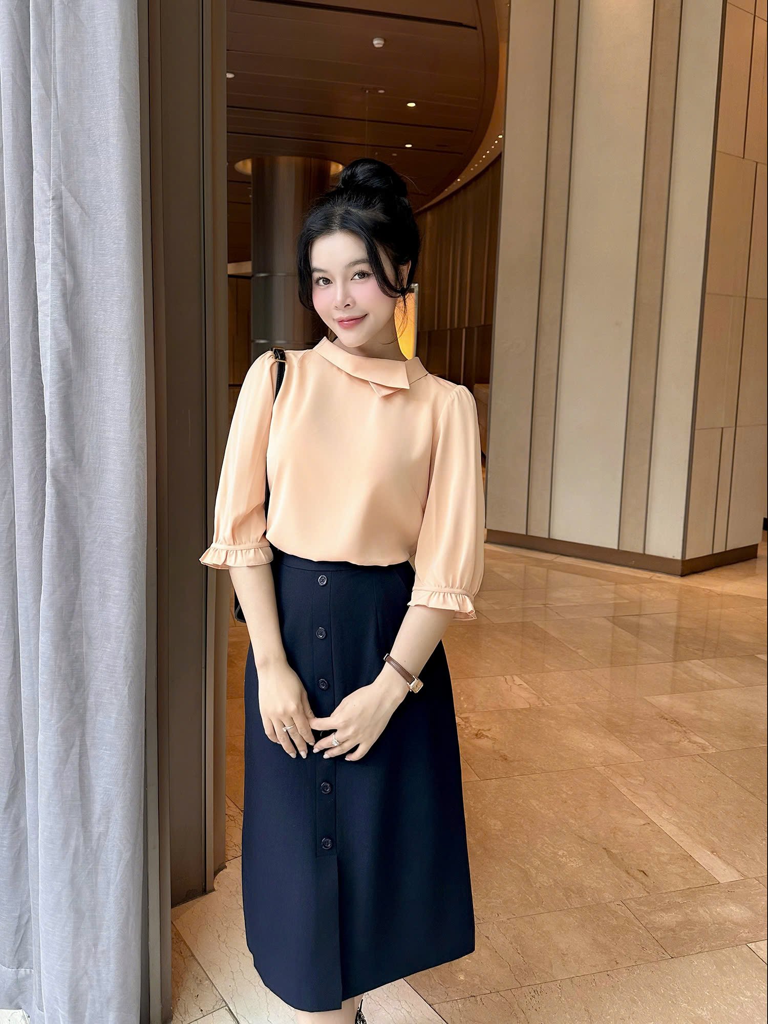 CHÂN VÁY KIỂU XANH ĐEN NÚT PHỐI DỌC