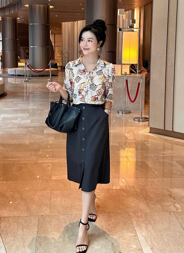 CHÂN VÁY KIỂU ĐEN NÚT PHỐI DỌC