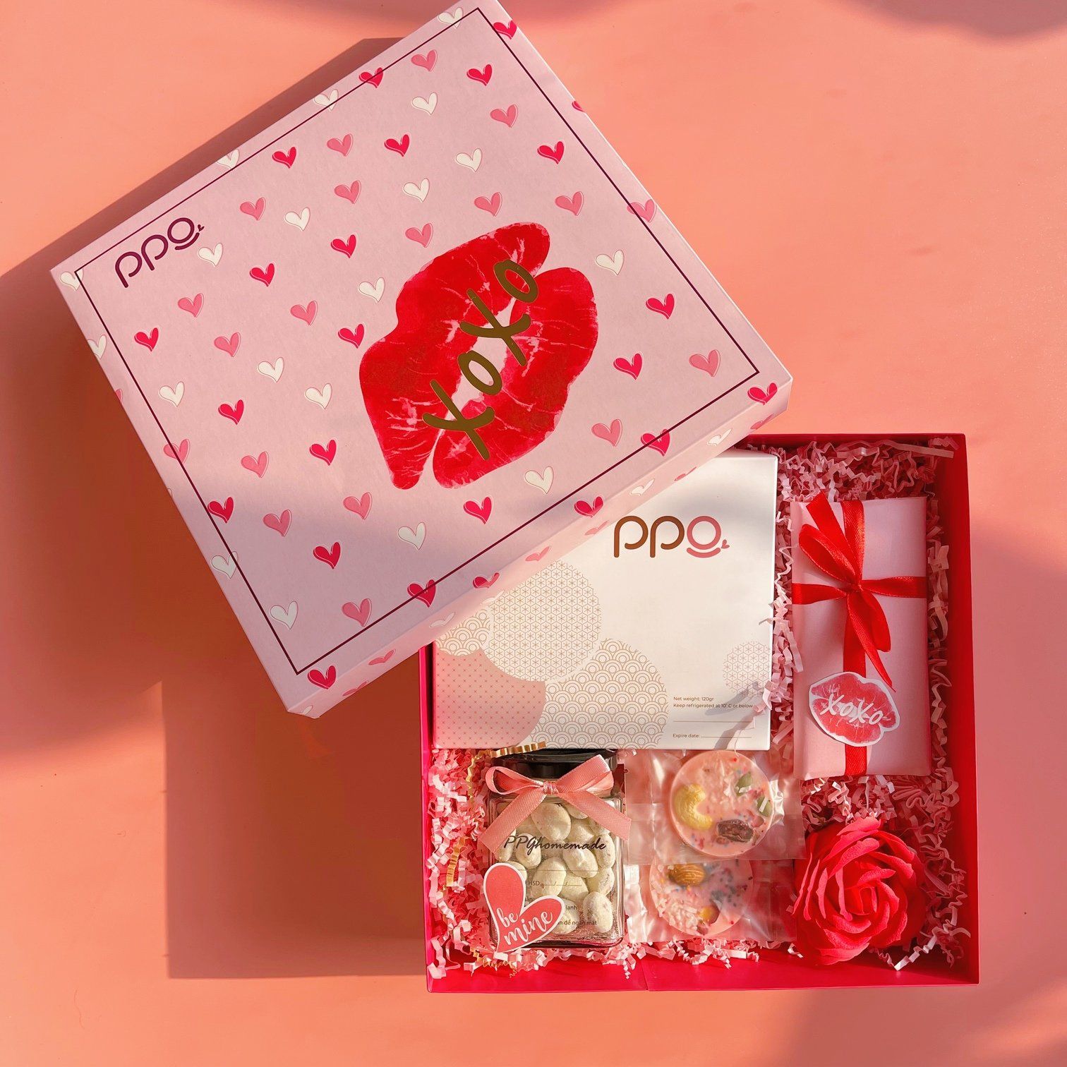  A KISS FOR HER - Hộp Quà Tặng Cao Cấp Ngày Valentine Dành Cho Nữ by PPG CHOCOLATE - Hộp Socola Lễ Tình Nhân 