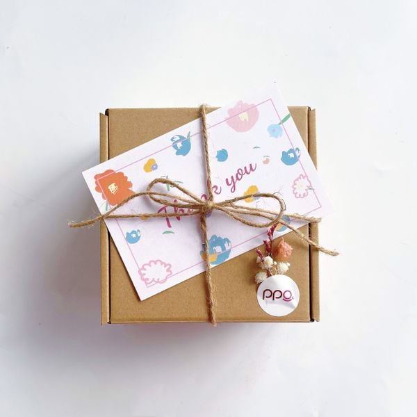  Tươi Tắn - Set quà tặng 8/3 bó hoa nhỏ nhắn kèm hạnh nhân xinh xắn 