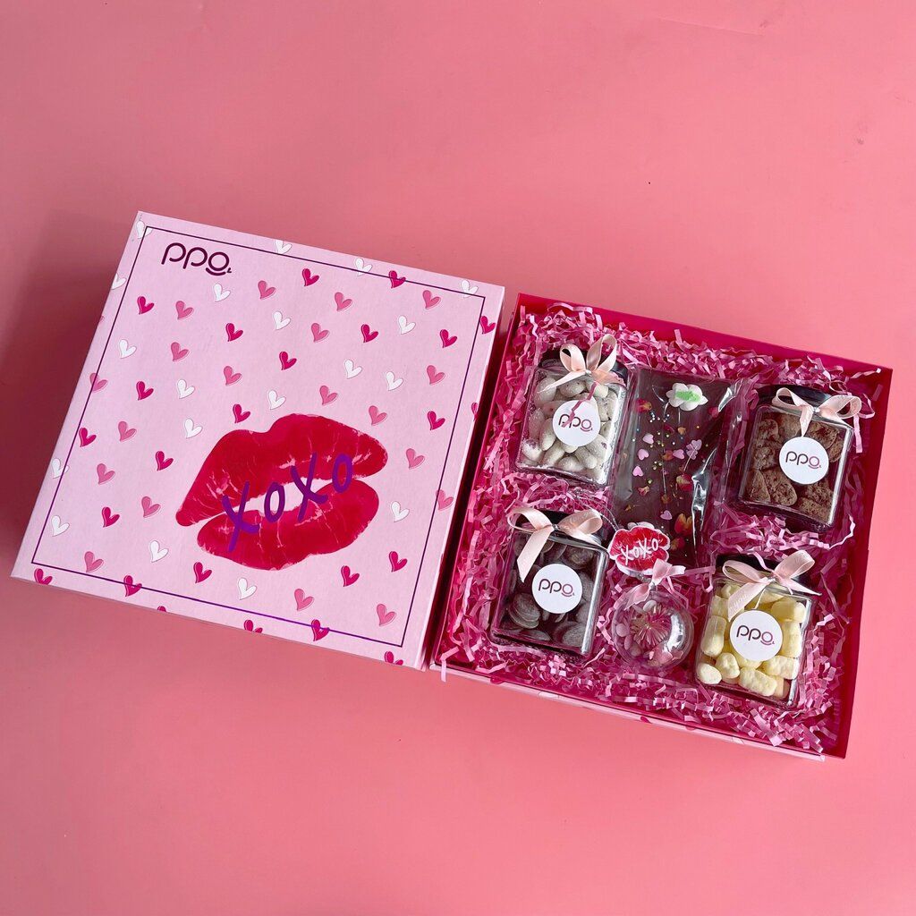  SEALED WITH A KISS - Hộp Quà Tặng Cao Cấp Ngày Valentine Dành Cho Nữ by PPG CHOCOLATE - Hộp Socola Lễ Tình Nhân 