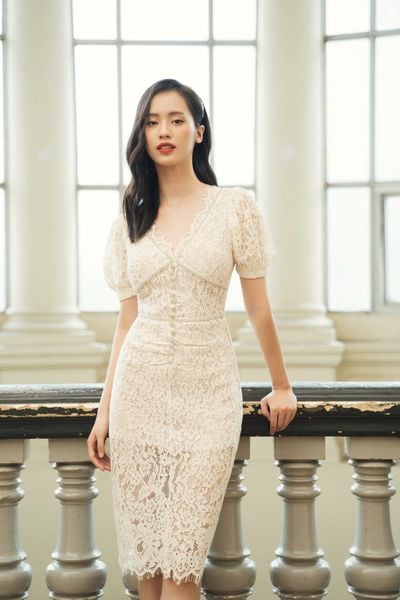 Lace embellished MIDI - White