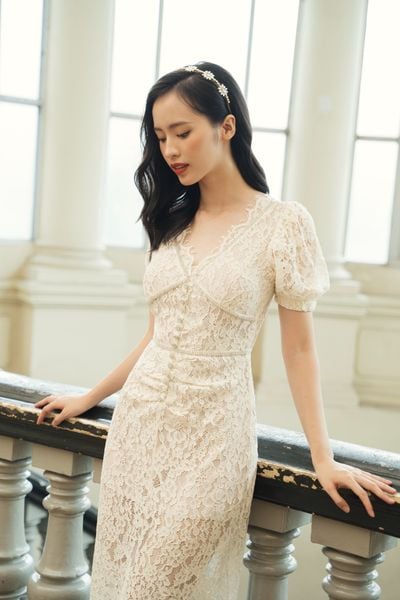 Lace embellished MIDI - White