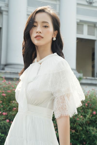 Lace-trimmed cape dress - MINI