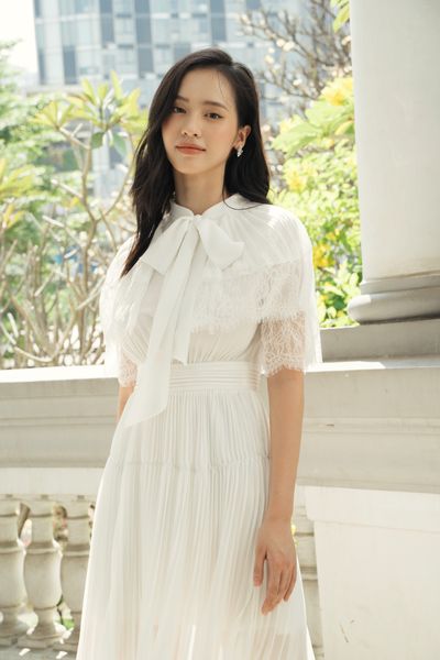Lace-trimmed cape dress - MIDI