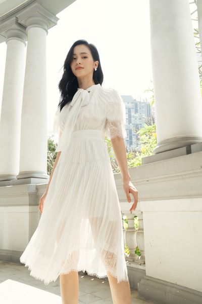 Lace-trimmed cape dress - MIDI