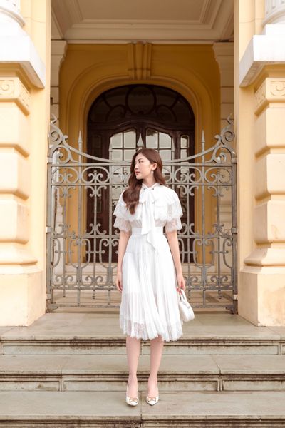 Lace-trimmed cape dress - MIDI