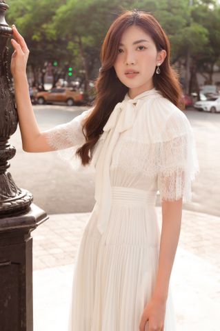 Lace-trimmed cape dress - MIDI