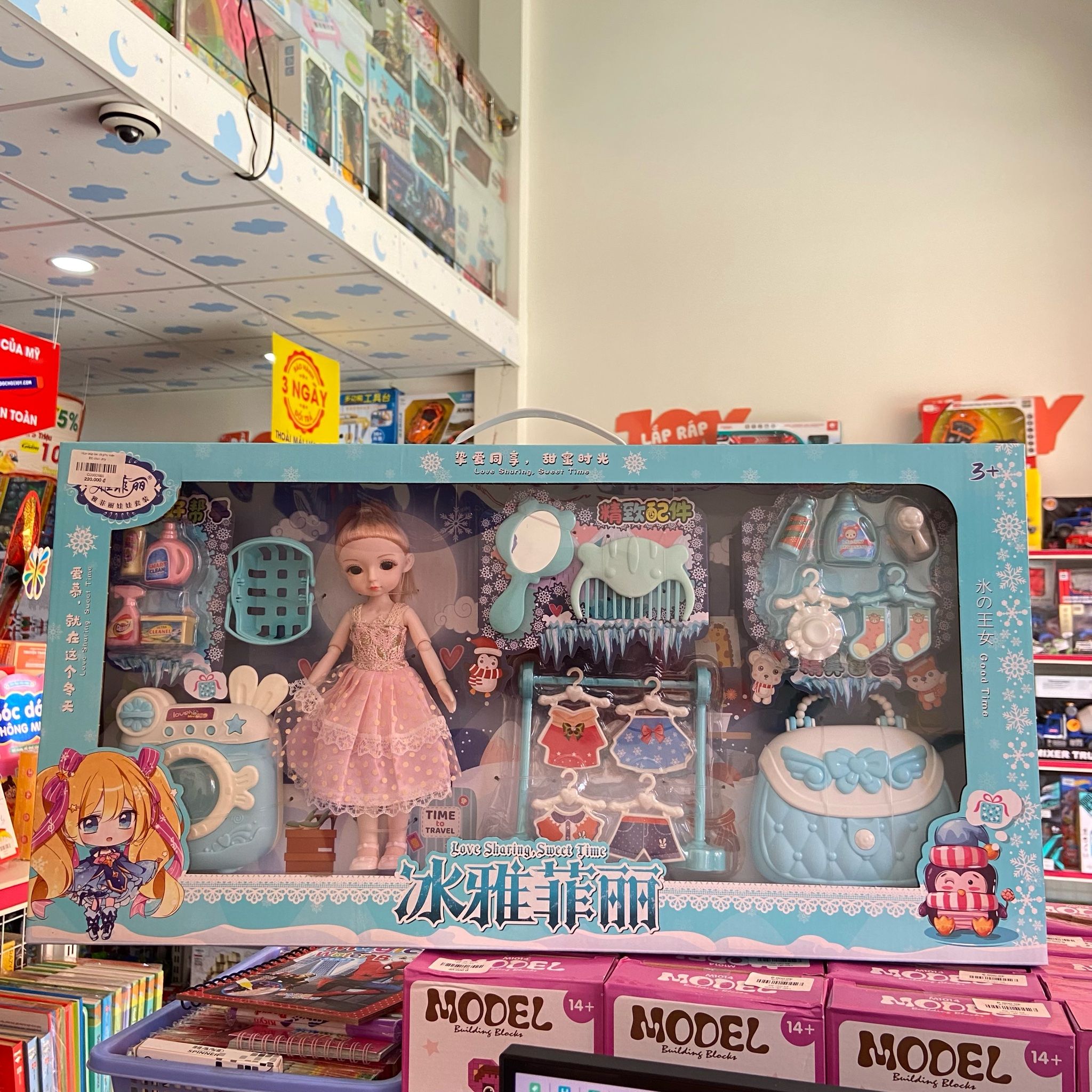  Hộp búp bê và phụ kiện 