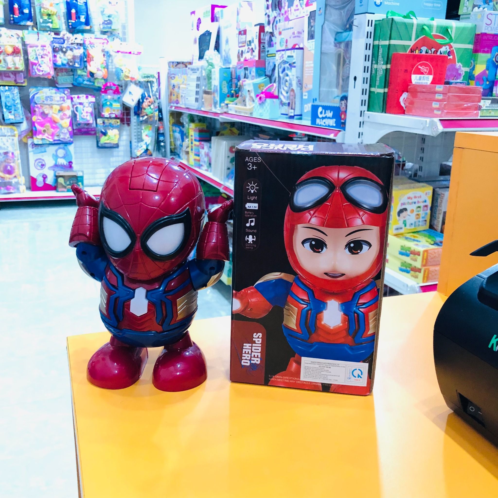  17068 HỘP SN NHỆN TRƯỢT XE THĂNG BẰNG PIN NHẠC ĐÈN XOAY SPIDER MAN 