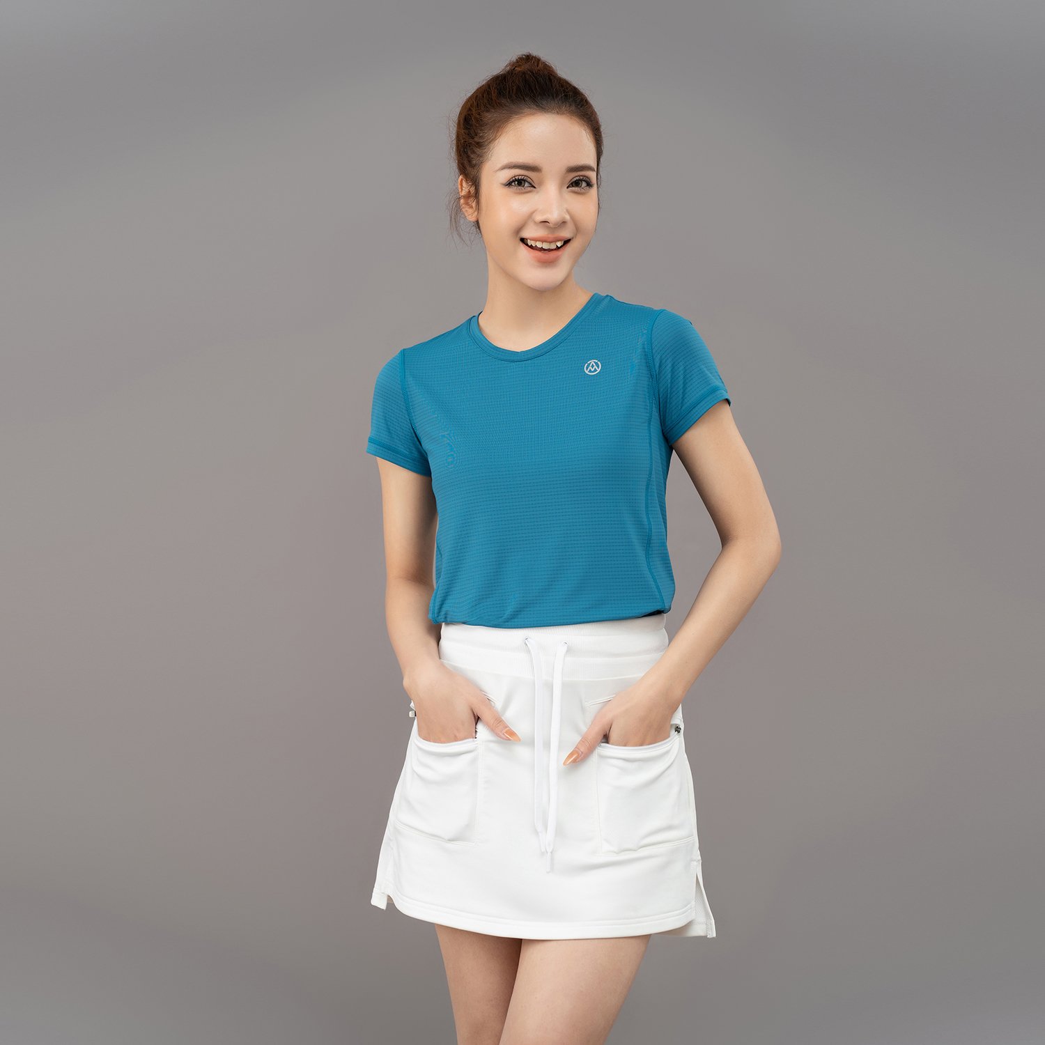 Áo Tshirt nữ AM xanh cổ vịt TSW2302-32