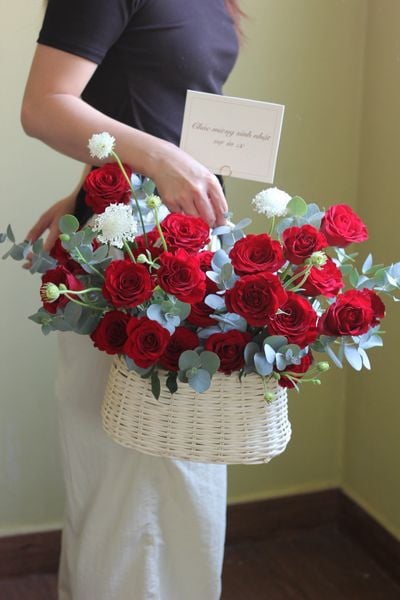  RED ROSE BASKET 