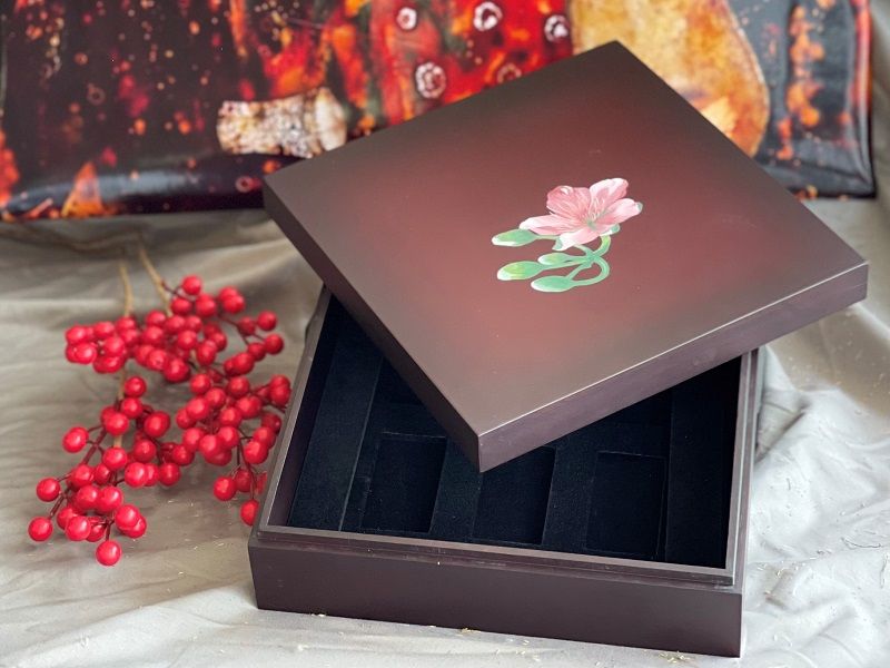 Hộp đựng nữ sơn mài cao cấp họa tiết bông mai