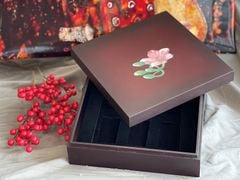 Hộp đựng nữ sơn mài cao cấp họa tiết bông mai