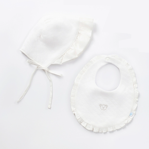  Set PK yếm mũ Nous màu trắng chần bông thêu mặt gấu 