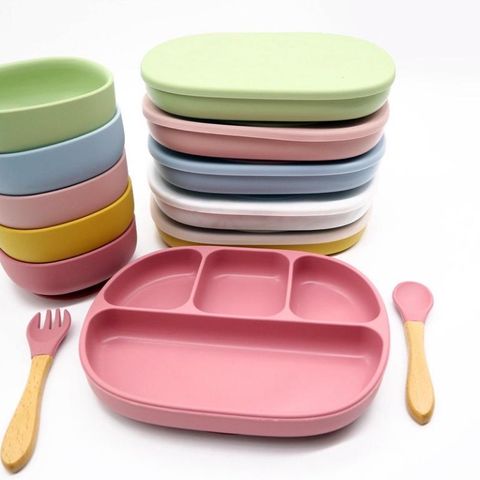  Khay ăn dặm silicon 4 ngăn kèm nắp có đế bám dính chống lật 