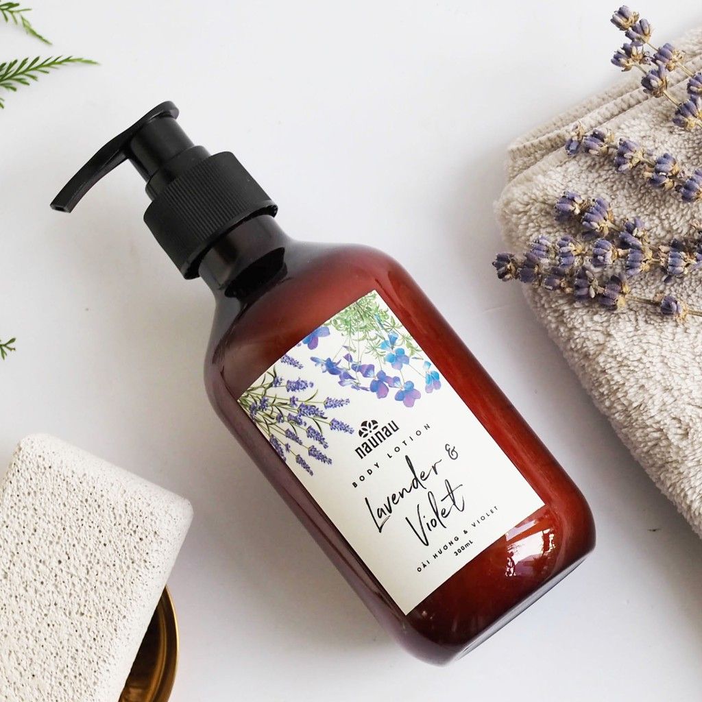 Sữa dưỡng thể NauNau Body lotion Lavender & Violet 300ml thẩm thấu nhanh, tỏa hương Hoa oải hương ngọt ngào