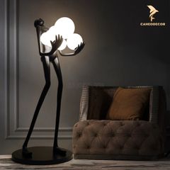 Tượng Đèn Trang Trí - Người Ôm Đèn