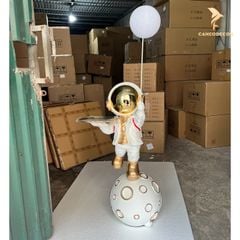 Tượng Mô Hình Trang Trí, Đèn Trang Trí - Phi Hành Gia Bê Khay