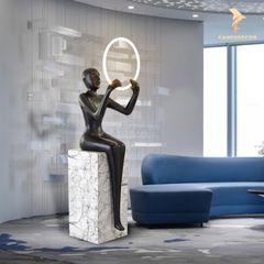 Tượng Đèn Trang Trí - Người Ngồi Giữ Đèn