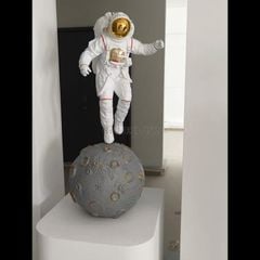 Tượng Mô Hình Trang Trí Nghệ Thuật Hiệu Đại Phi Hành Gia Mặt Trăng