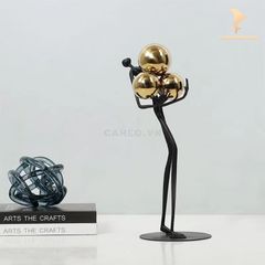 Trang Trí Để Bàn - Người Ôm Bóng