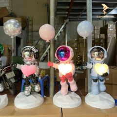 Mô Hình Tượng Đèn Trang Trí - Phi Hành Gia Cầm Bóng